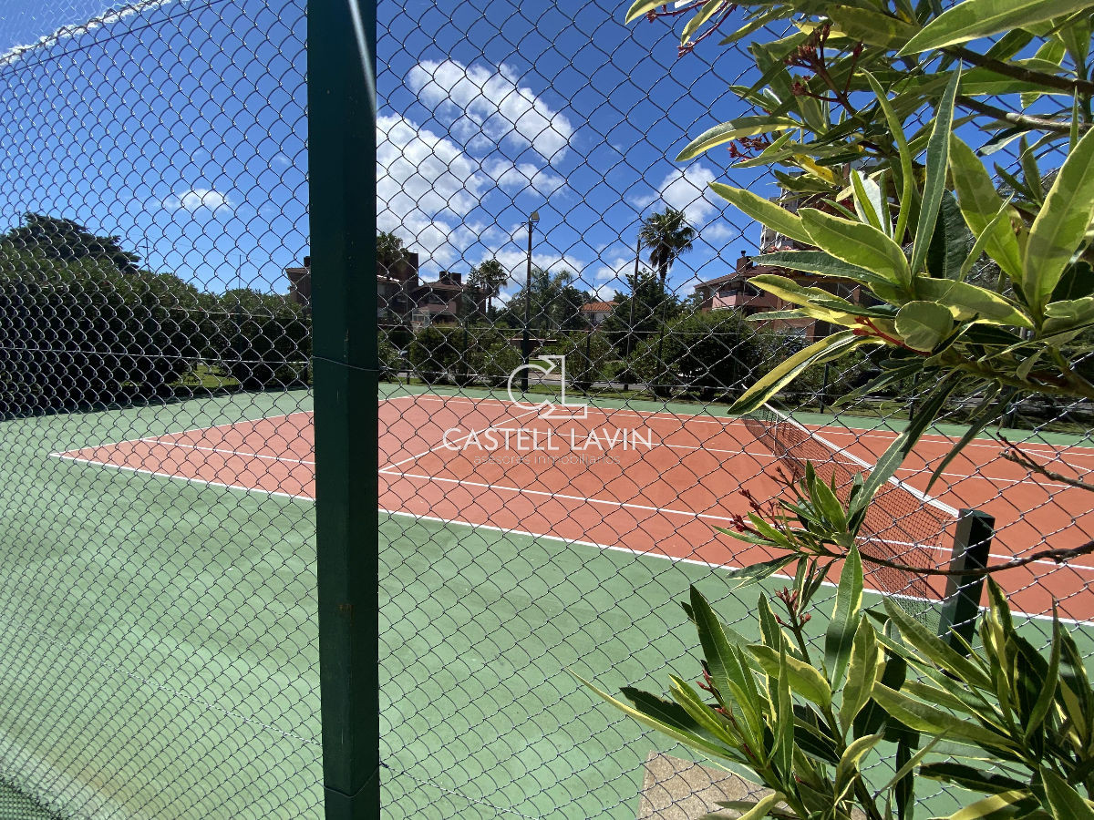 Apartamento ID.212 - Venta Apartamento 3 dormitorios con vista al mar Playa Mansa Punta del Este.