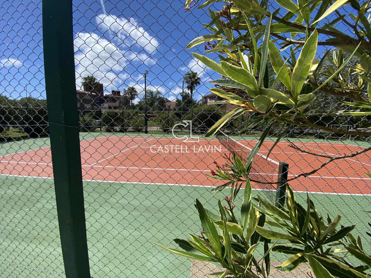 Apartamento ID.212 - Venta Apartamento 3 dormitorios con vista al mar Playa Mansa Punta del Este.