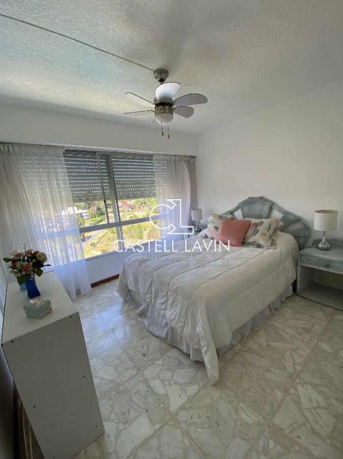 Apartamento ID.212 - Venta Apartamento 3 dormitorios con vista al mar Playa Mansa Punta del Este.