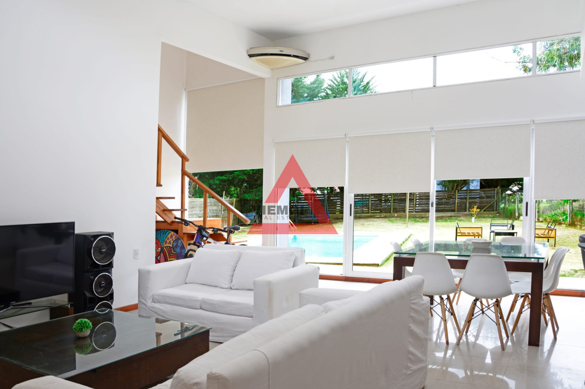 Casa ID.241 - Hermosa casa en venta de 3 dormitorios. 