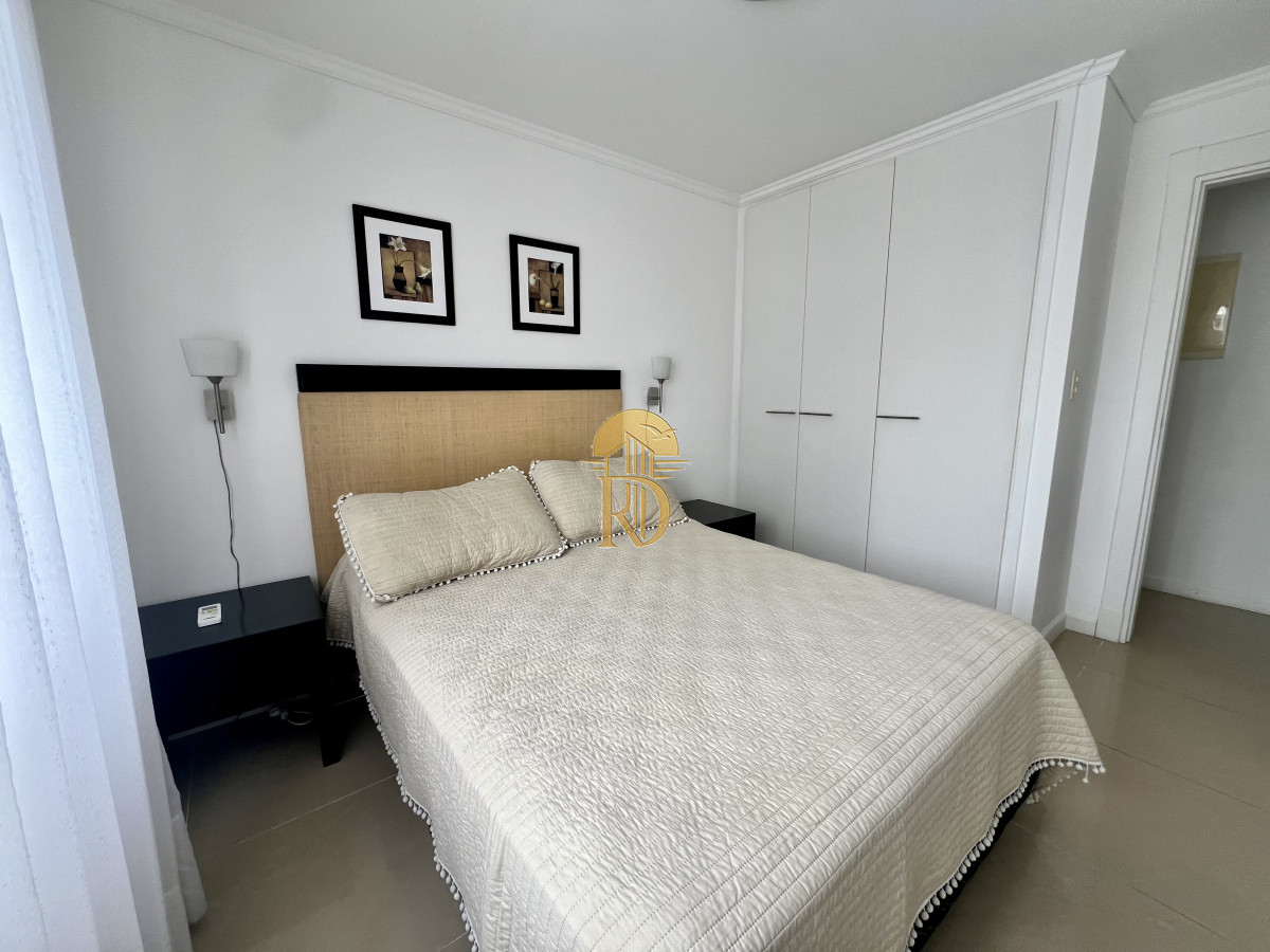 Apartamento en venta de un dormitorios con terraza y parrilla de uso exclusivo. Península Punta del este. -id-486-5