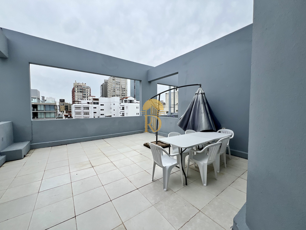 Apartamento en venta de un dormitorios con terraza y parrilla de uso exclusivo. Península Punta del este. -id-486-8