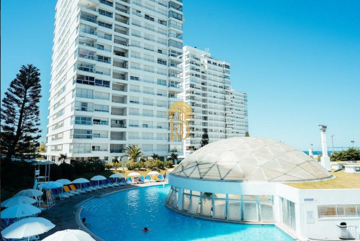 Apartamento de 3 dormitorios en venta, con servicios.  Lincoln Center Punta del Este -id-981-12