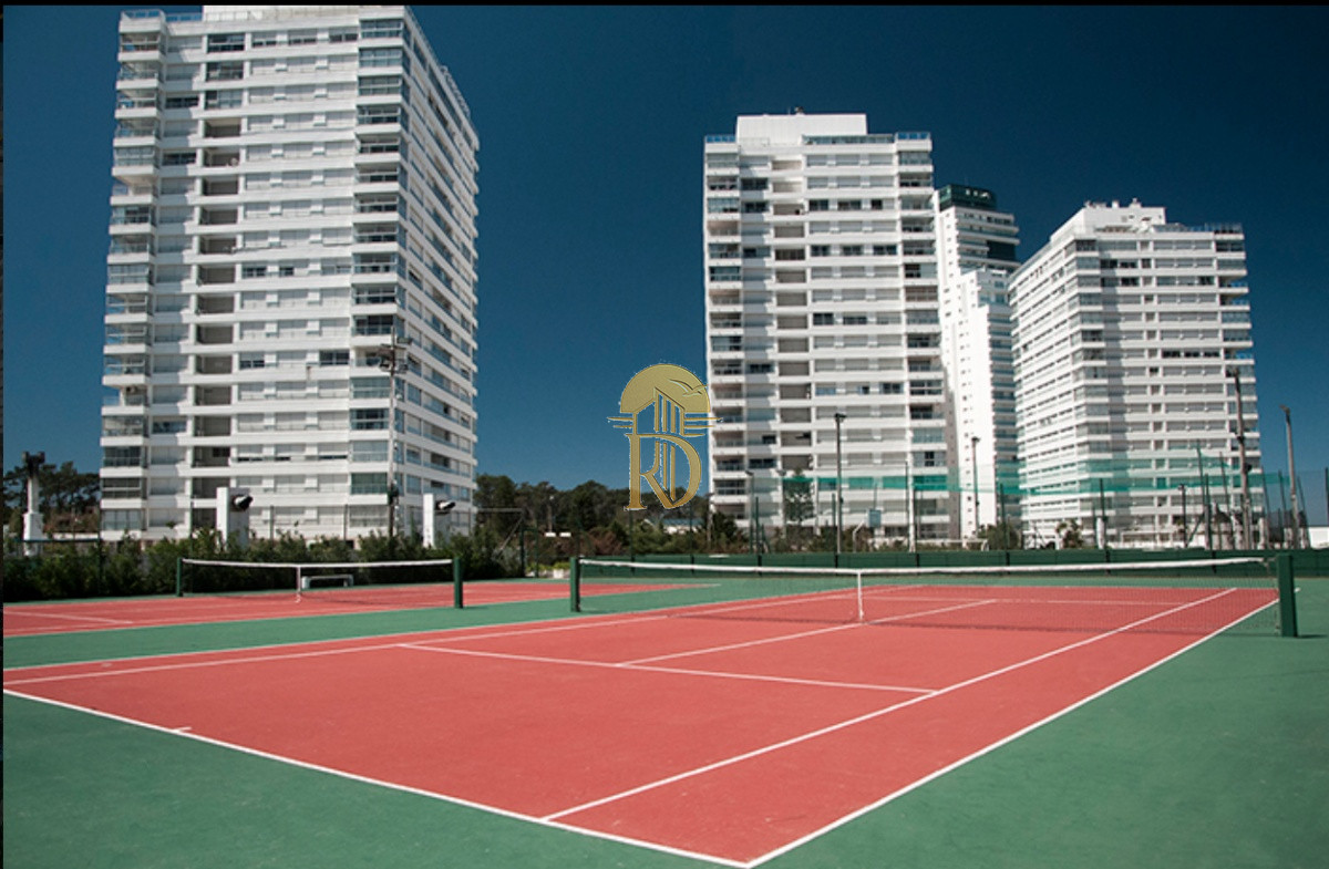 Apartamento de 3 dormitorios en venta, con servicios.  Lincoln Center Punta del Este -id-981-18