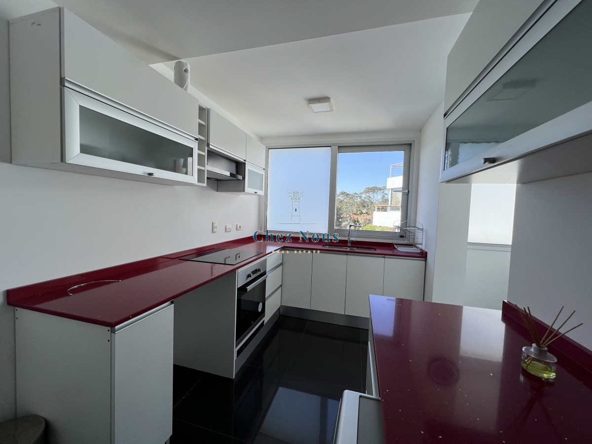 Apartamento ID.322 - Hermoso apartamento en venta 4 dormitorios. Frente al mar Punta del Este. 