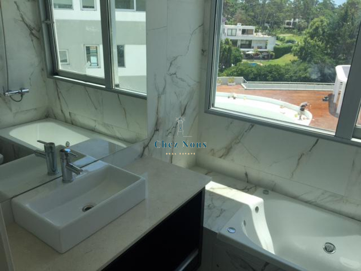 Apartamento ID.322 - Hermoso apartamento en venta 4 dormitorios. Frente al mar Punta del Este. 