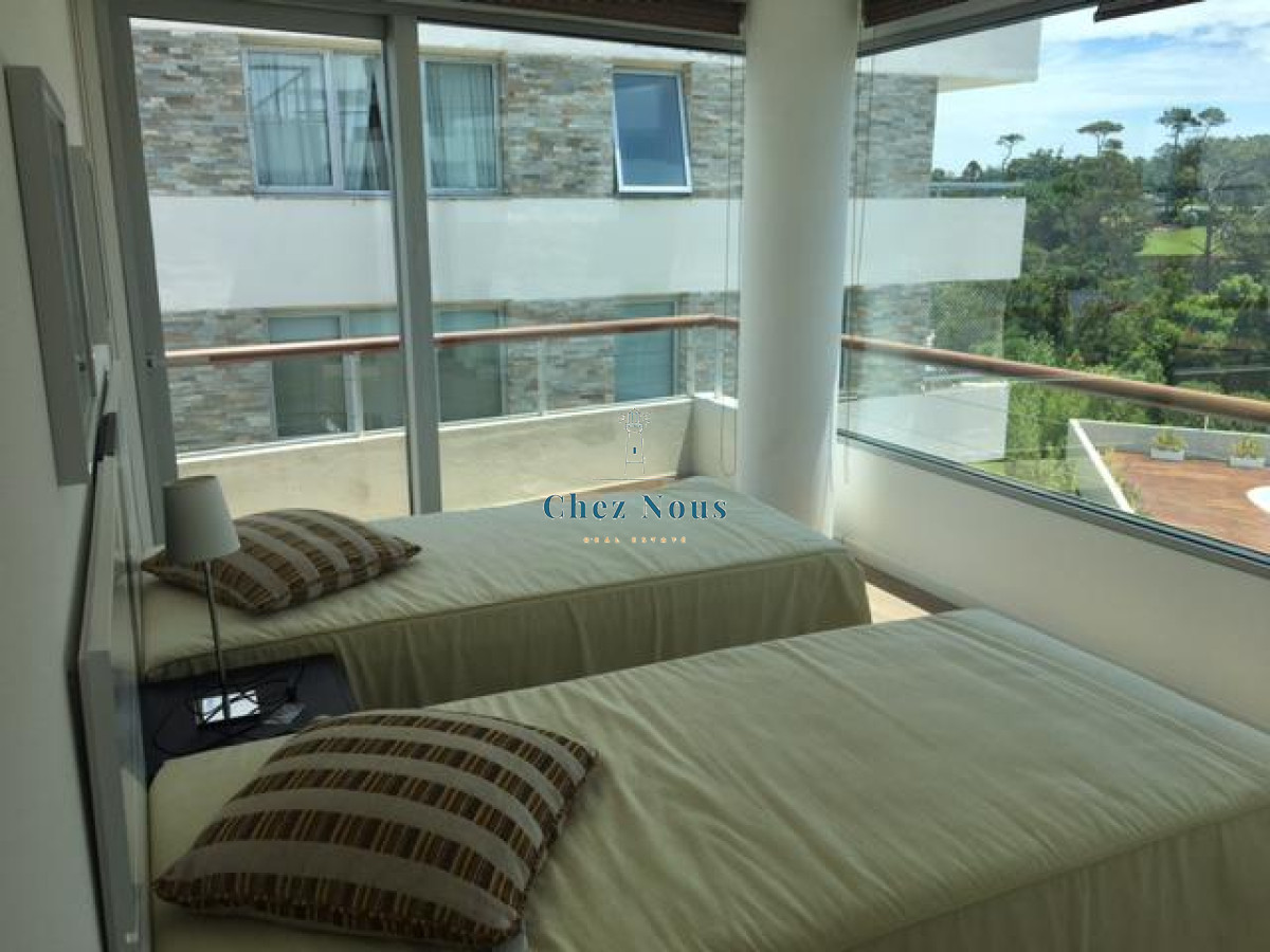 Apartamento ID.322 - Hermoso apartamento en venta 4 dormitorios. Frente al mar Punta del Este. 