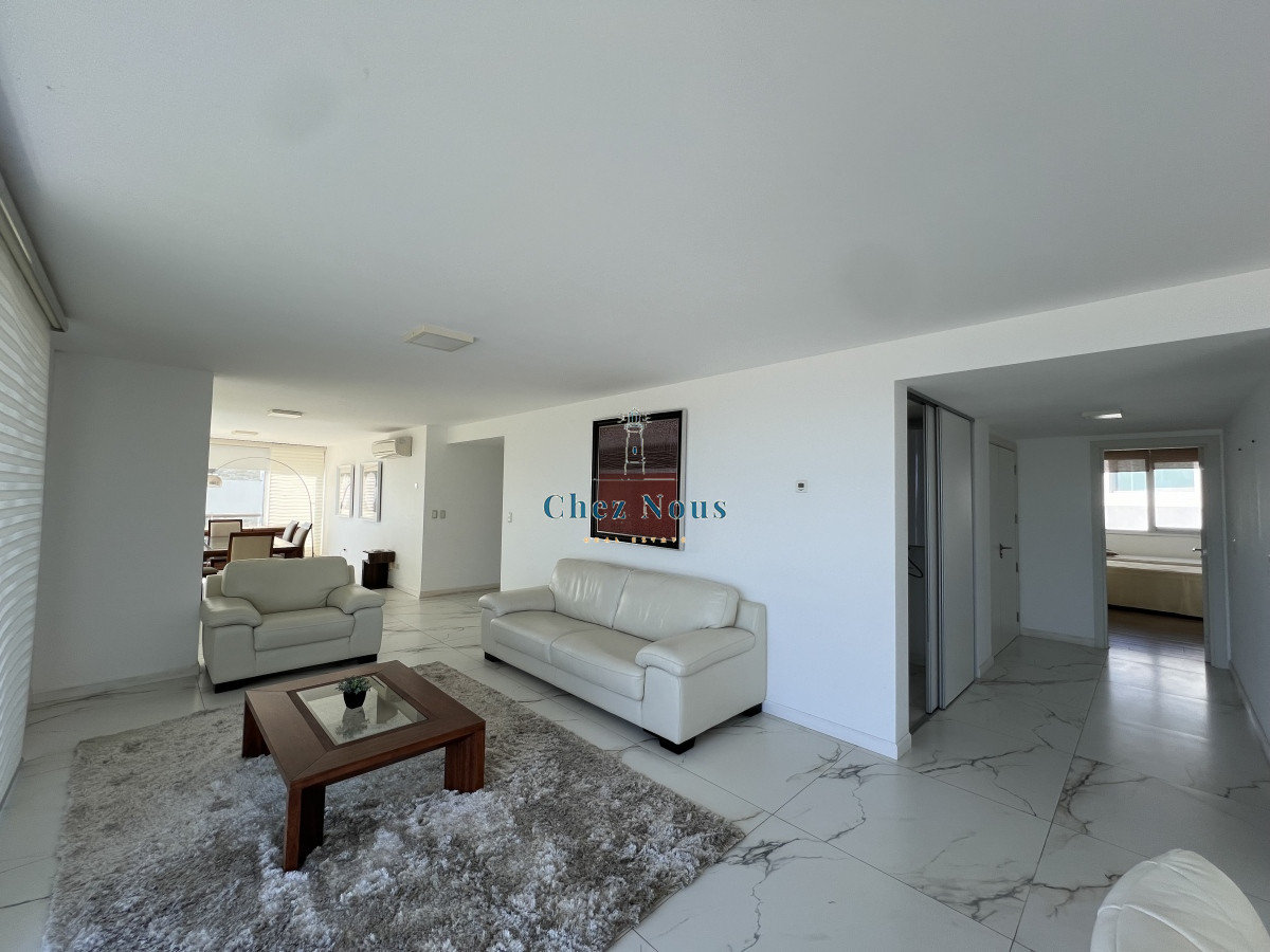 Apartamento ID.322 - Hermoso apartamento en venta 4 dormitorios. Frente al mar Punta del Este. 