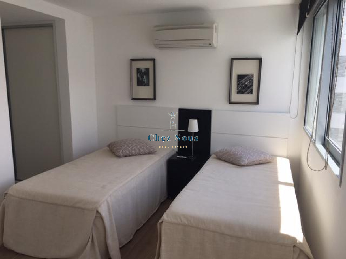 Apartamento ID.322 - Hermoso apartamento en venta 4 dormitorios. Frente al mar Punta del Este. 
