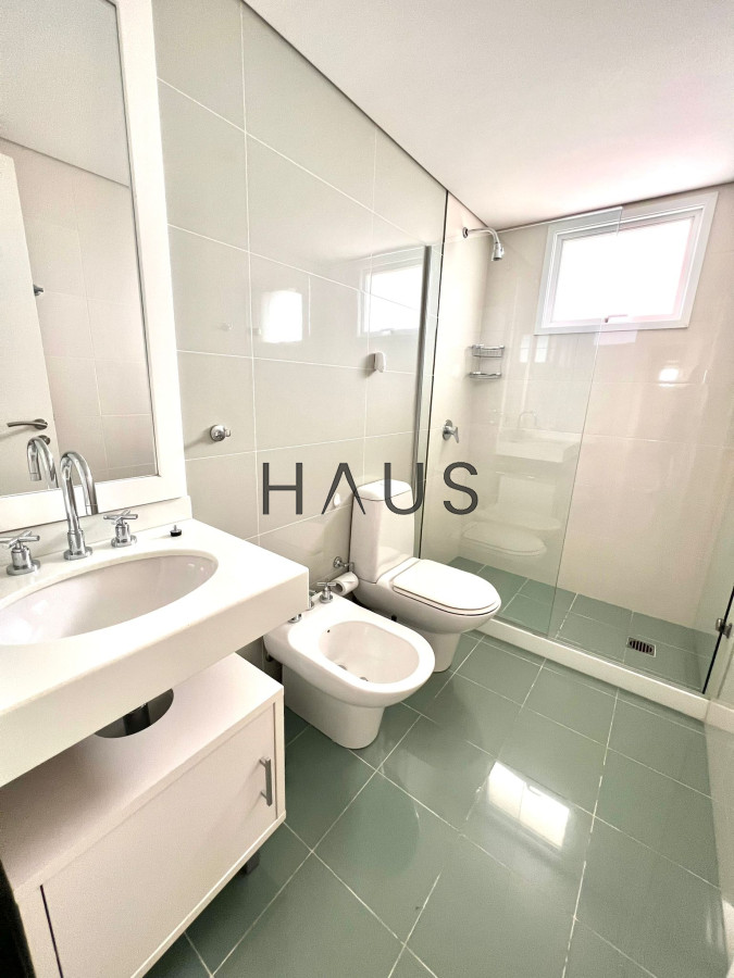 Apartamento ID.605 - Apartamento en alquiler anual Aquarela 2 dormitorios y dependencia. Punta del Este