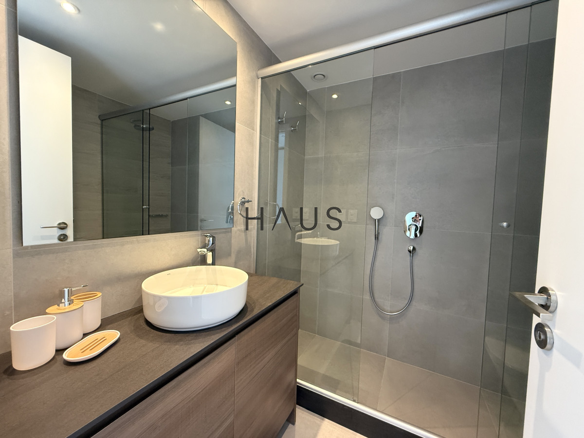 Apartamento ID.604 - Venetian en Alquiler de verano 2026 tres suites y dependencia. Punta del Este 