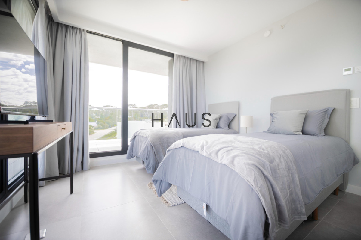 Apartamento ID.604 - Venetian en Alquiler de verano 2026 tres suites y dependencia. Punta del Este 