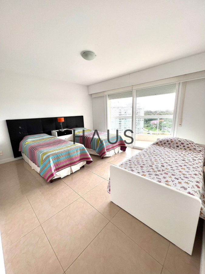 Apartamento ID.605 - Apartamento en alquiler anual Aquarela 2 dormitorios y dependencia. Punta del Este