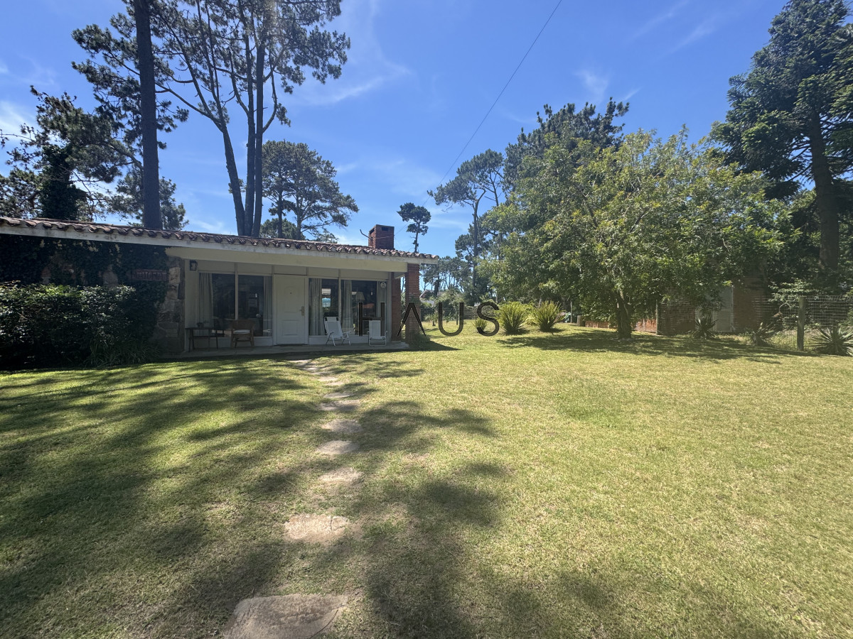 Casa ID.540 - Casa en venta de 2 dormitorios en Lugano Punta del Este