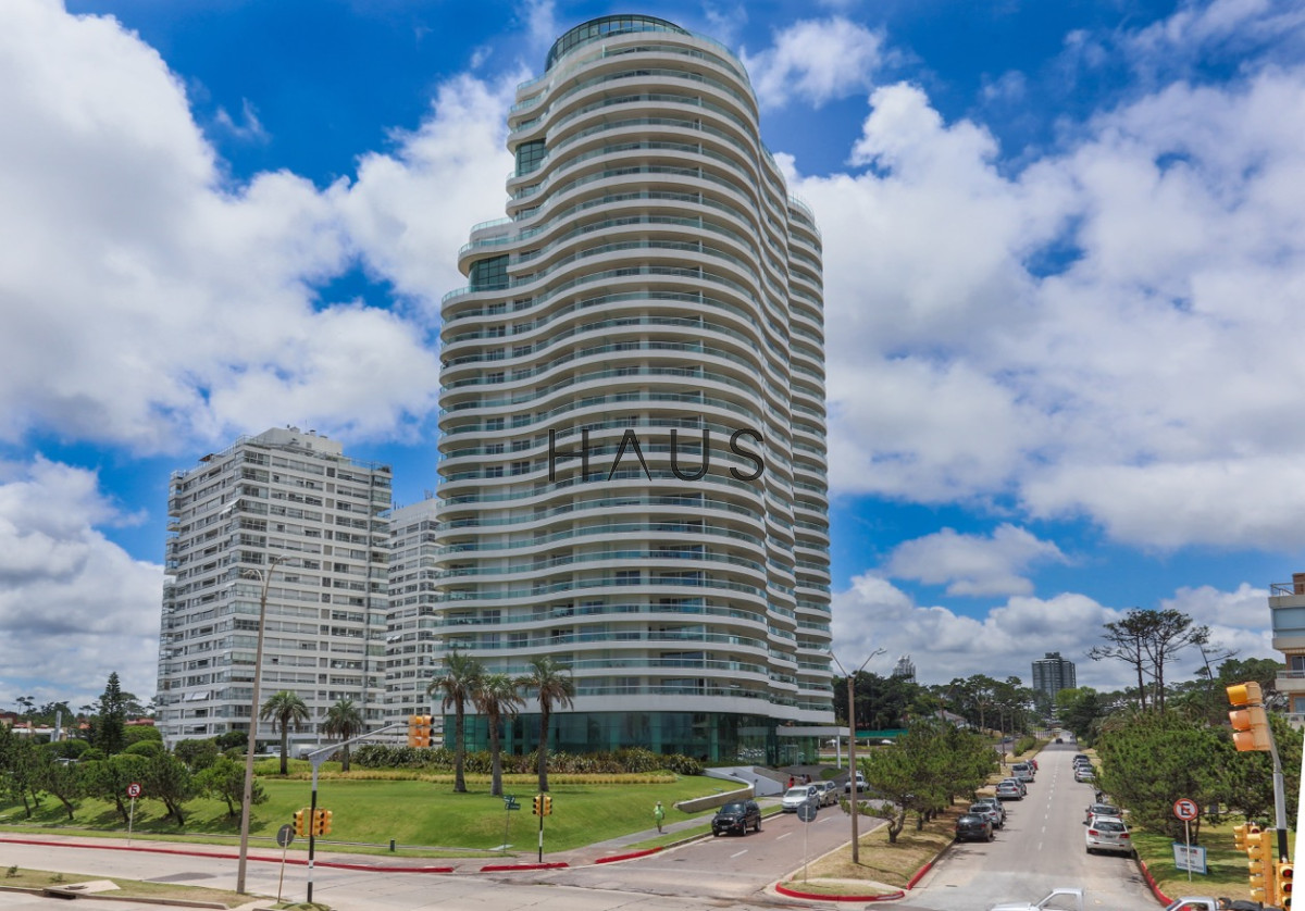 Apartamento ID.605 - Apartamento en alquiler anual Aquarela 2 dormitorios y dependencia. Punta del Este