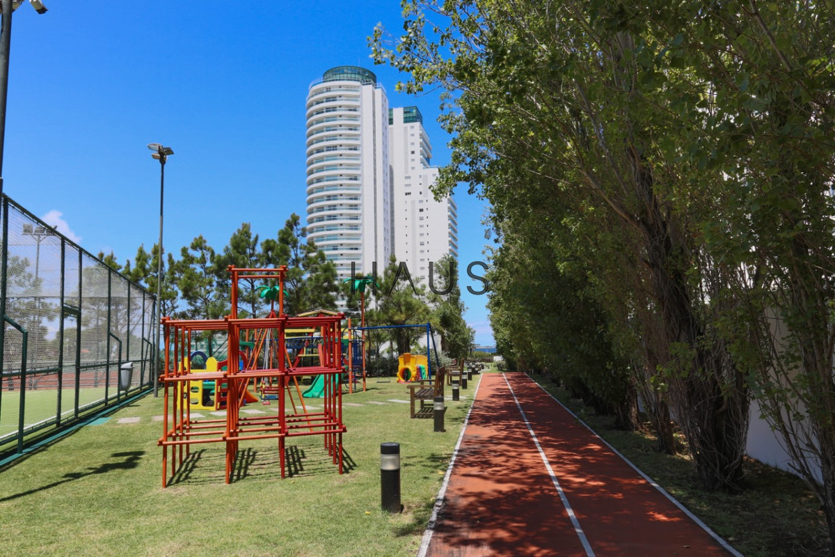 Apartamento ID.605 - Apartamento en alquiler anual Aquarela 2 dormitorios y dependencia. Punta del Este