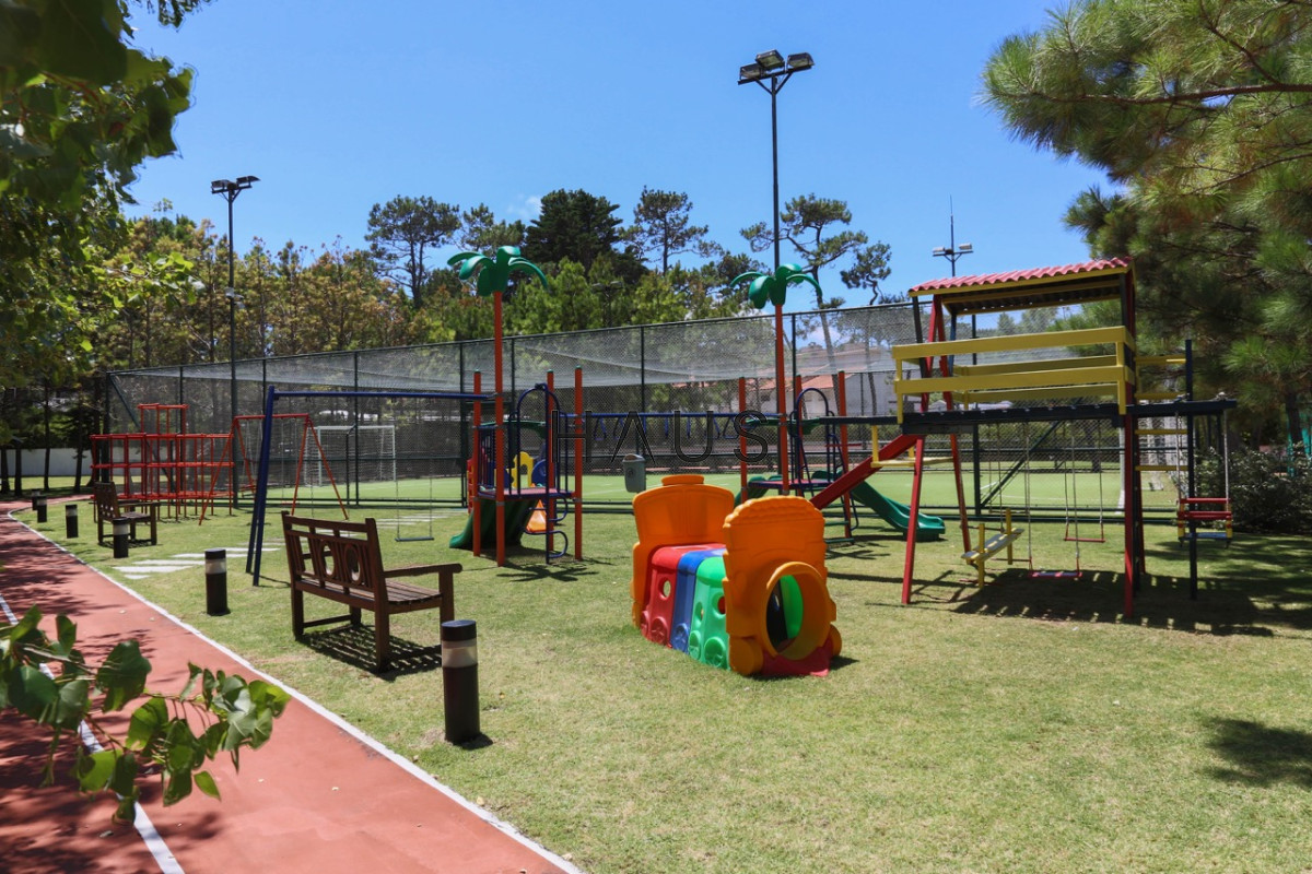 Apartamento ID.605 - Apartamento en alquiler anual Aquarela 2 dormitorios y dependencia. Punta del Este