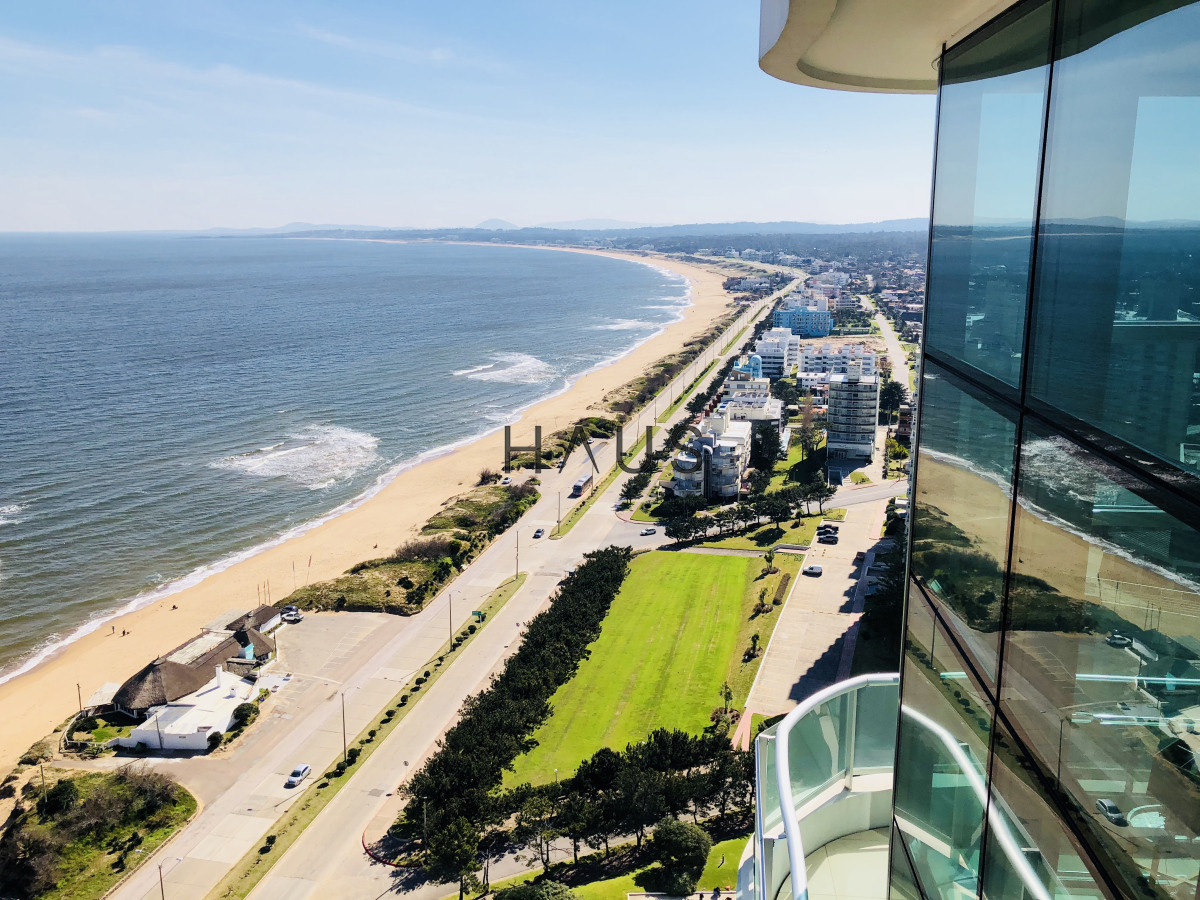 Apartamento ID.605 - Apartamento en alquiler anual Aquarela 2 dormitorios y dependencia. Punta del Este