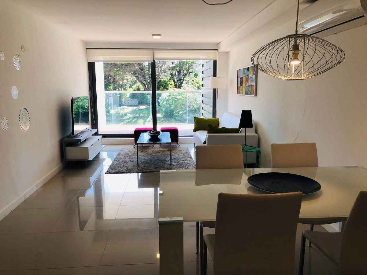 Apartamento ID.408 - Apartamento en venta 2 dormitorios Playa Brava. Chronos. Punta del Este