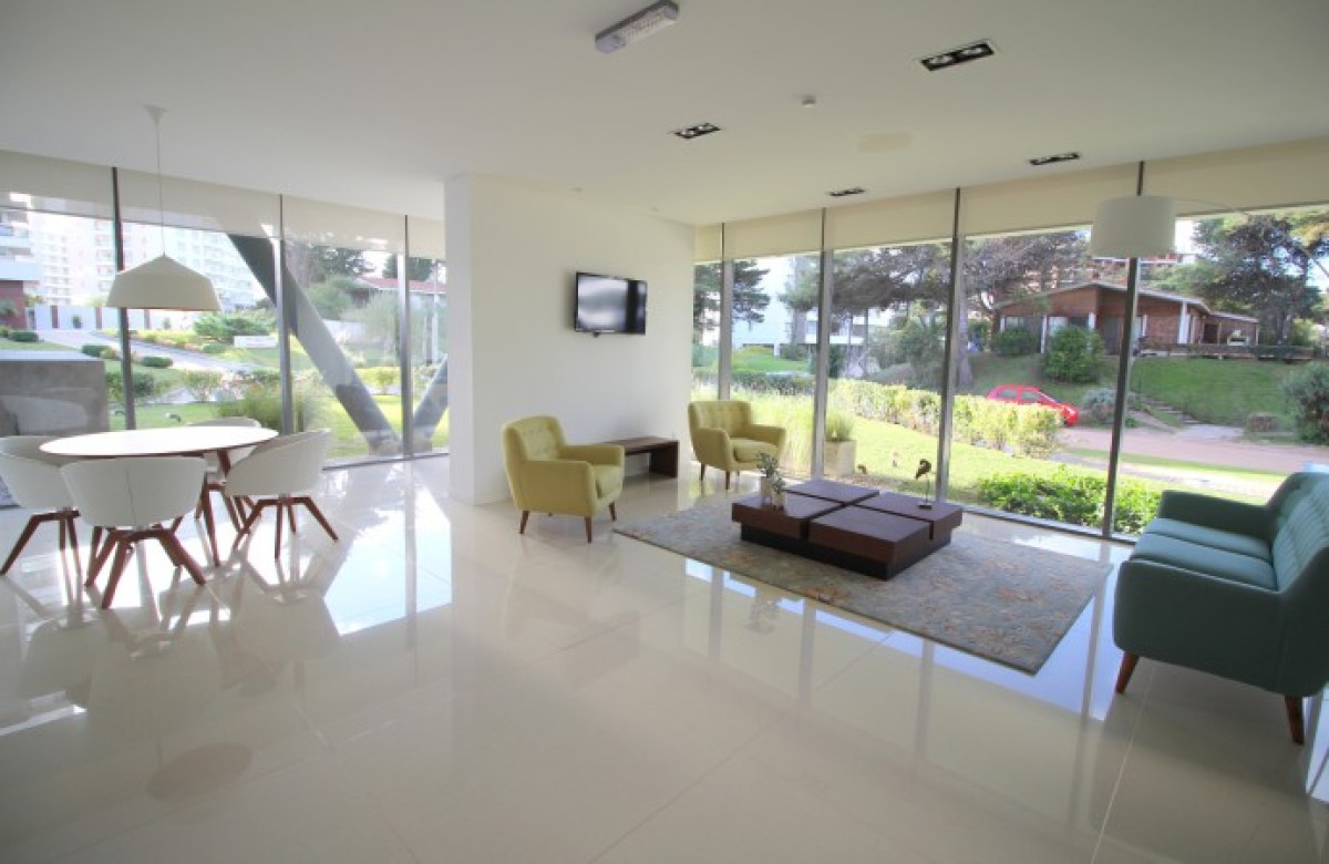 Apartamento ID.408 - Apartamento en venta 2 dormitorios Playa Brava. Chronos. Punta del Este