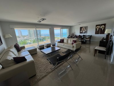 Apartamento en venta 4 dormitorios y serv. Torre Aquarela. 