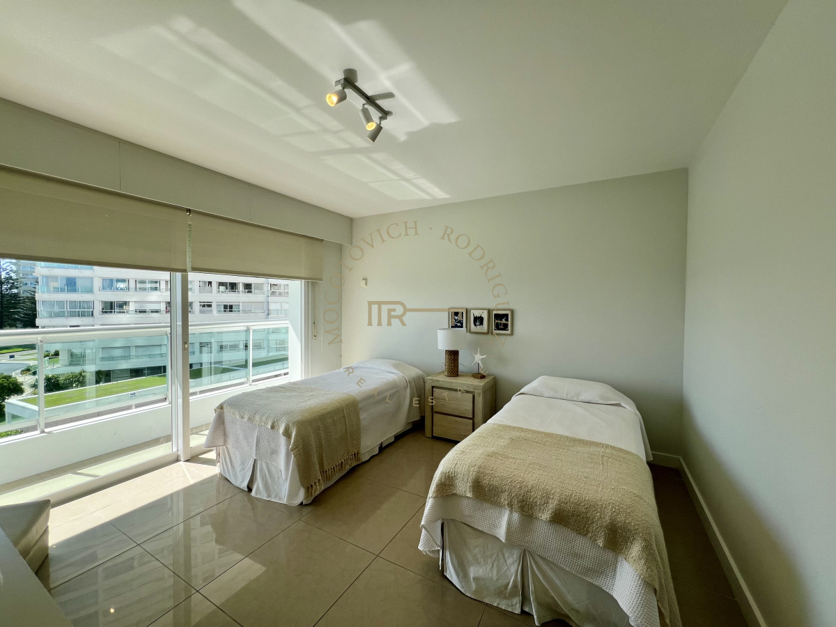 Apartamento ID.17 - Aquarela, 3 dormitorios en suite y dep. de servicio. Alquiler temporal.