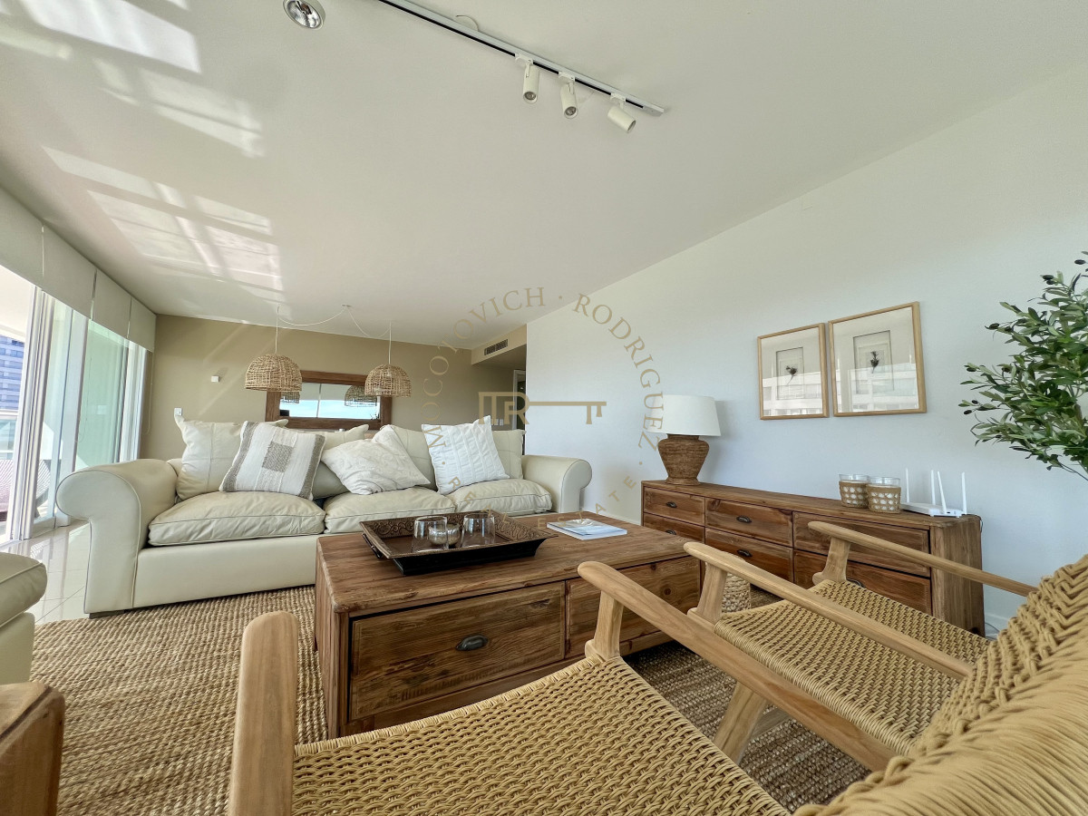 Apartamento ID.17 - Aquarela, 3 dormitorios en suite y dep. de servicio. Alquiler temporal.