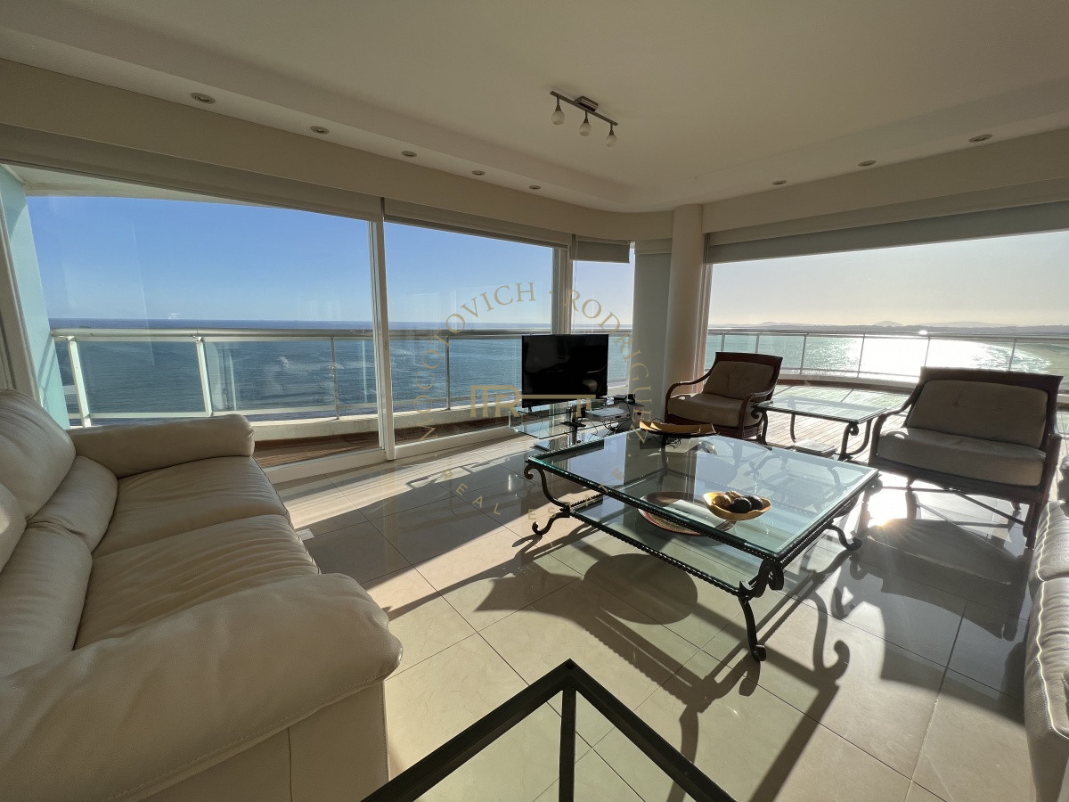 Apartamento ID.28 - Aquarela apartamento 2 dormitorios y dependencia. Alquiler Temporal. Piscina vista -Punta del Este