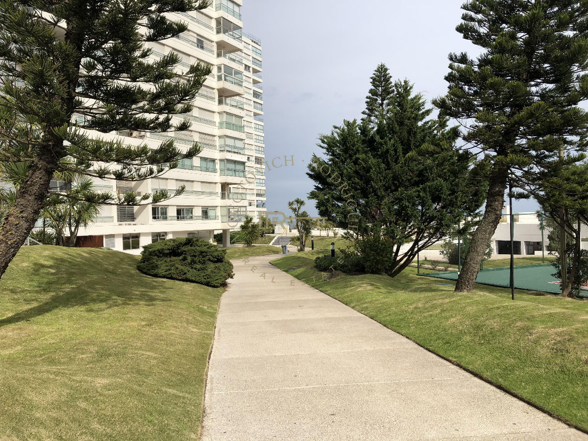 Apartamento ID.177 - Apartamento 2 dormitorios con piscina  - Playa Mansa Alquiler invernal