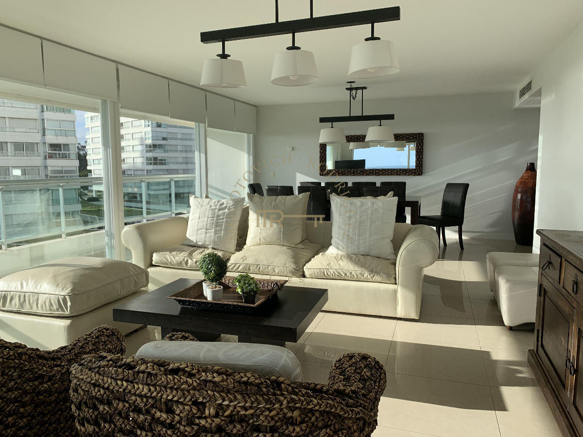 Apartamento ID.17 - Aquarela, 3 dormitorios en suite y dep. de servicio. Alquiler temporal.