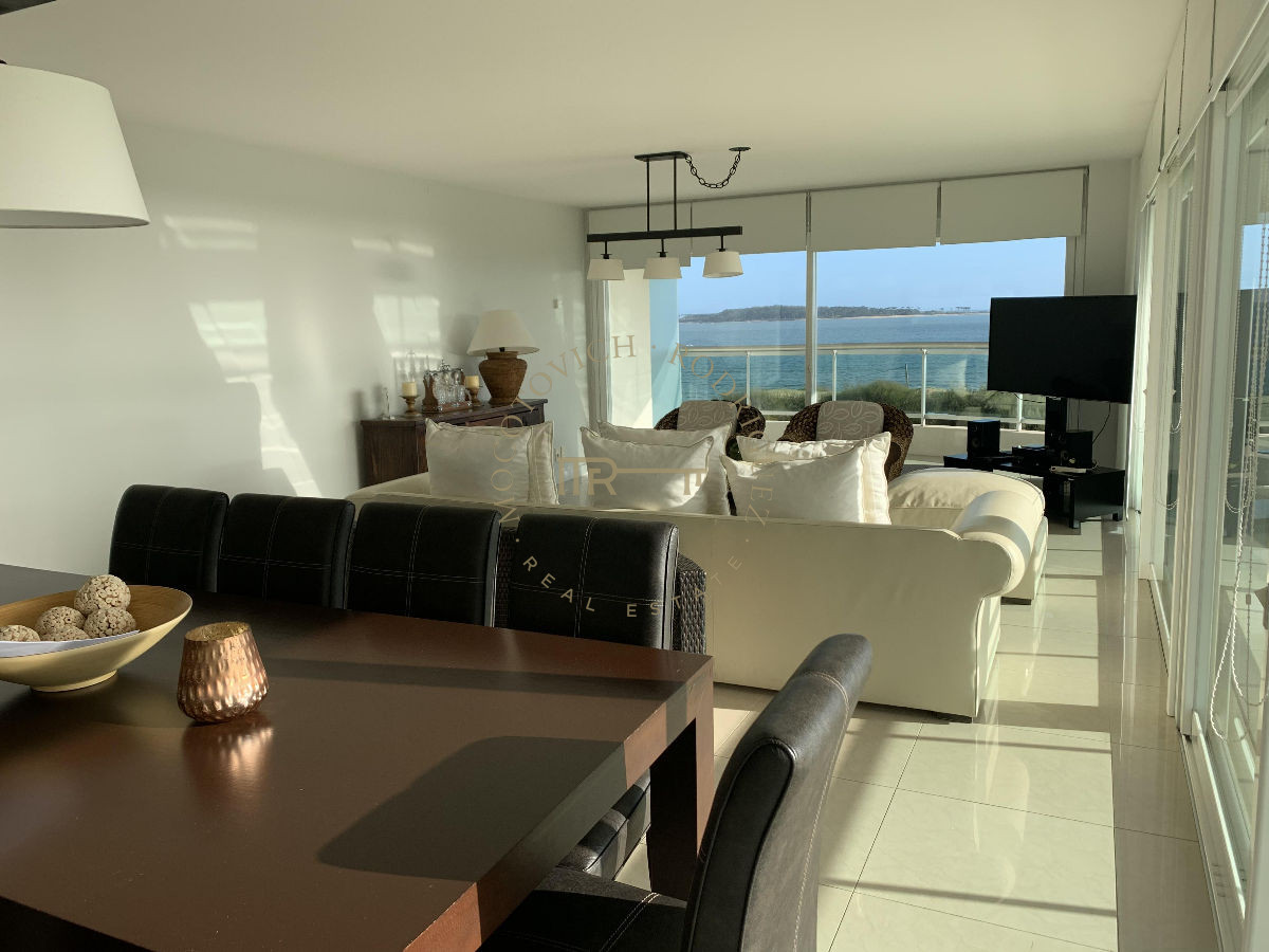 Apartamento ID.17 - Aquarela, 3 dormitorios en suite y dep. de servicio. Alquiler temporal.