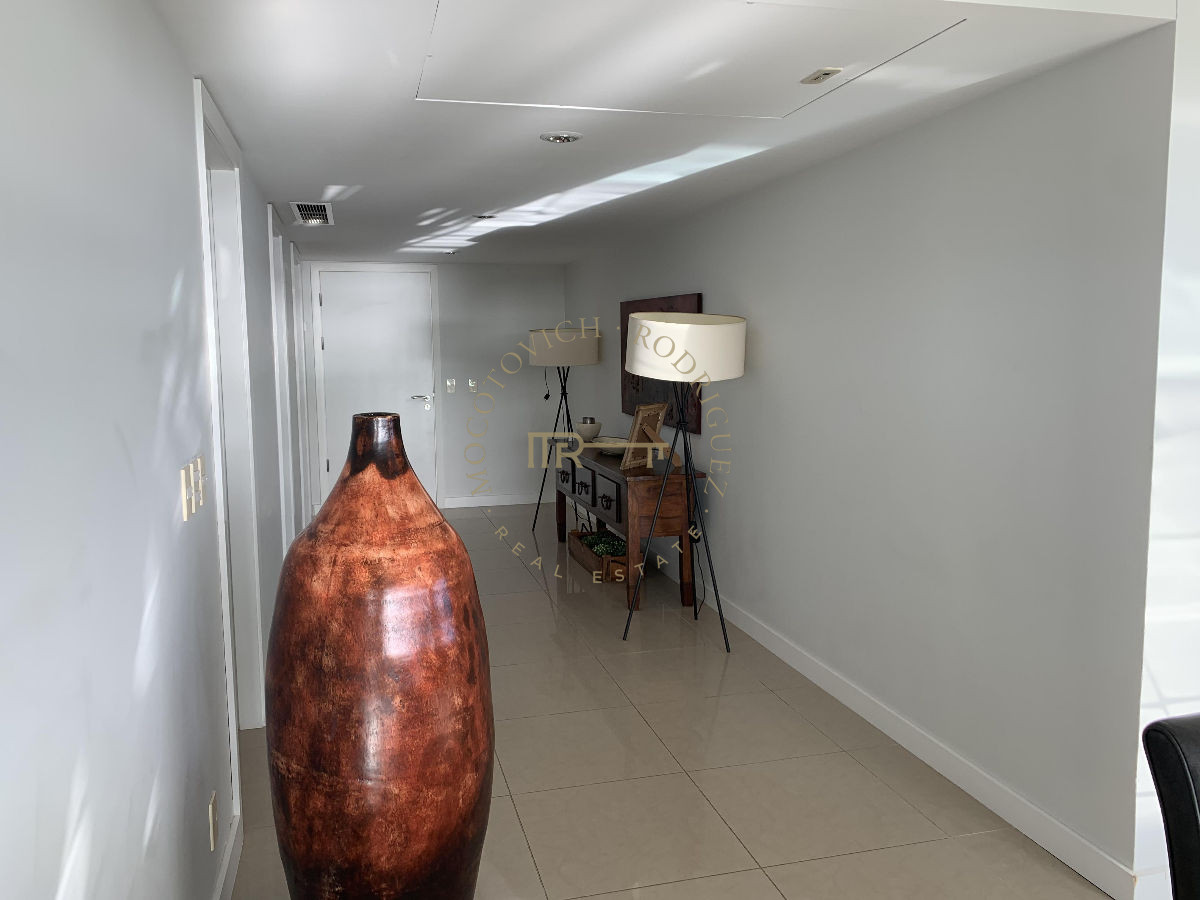 Apartamento ID.17 - Aquarela, 3 dormitorios en suite y dep. de servicio. Alquiler temporal.