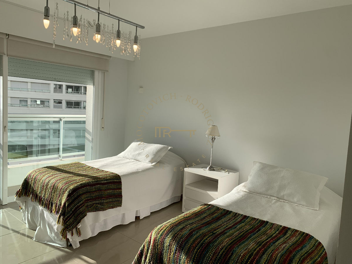 Apartamento ID.17 - Aquarela, 3 dormitorios en suite y dep. de servicio. Alquiler temporal.