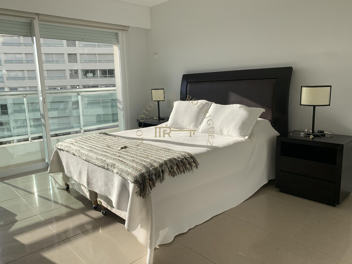 Apartamento ID.17 - Aquarela, 3 dormitorios en suite y dep. de servicio. Alquiler temporal.