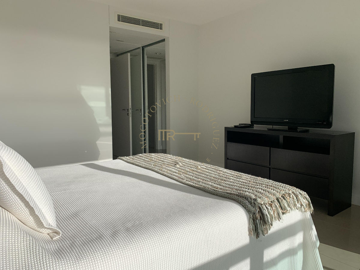 Apartamento ID.17 - Aquarela, 3 dormitorios en suite y dep. de servicio. Alquiler temporal.
