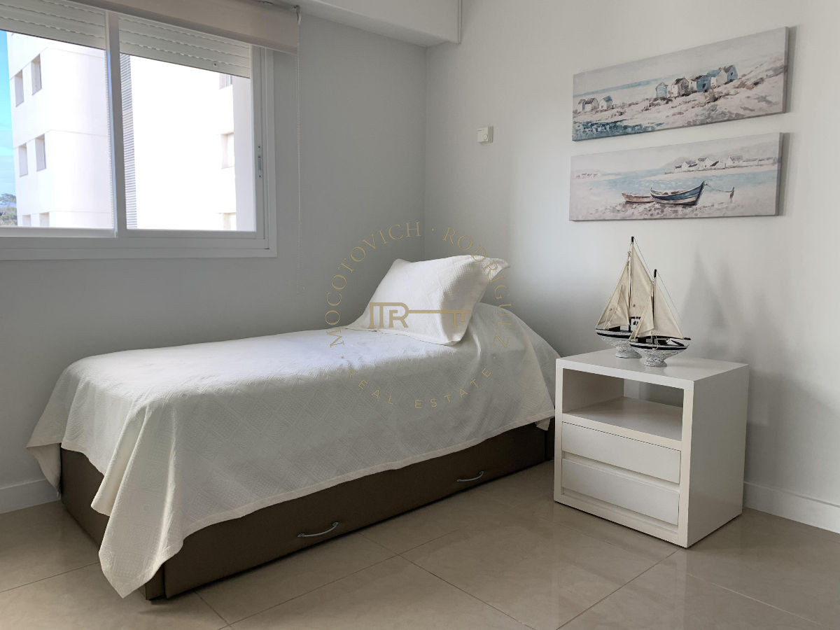Apartamento ID.17 - Aquarela, 3 dormitorios en suite y dep. de servicio. Alquiler temporal.