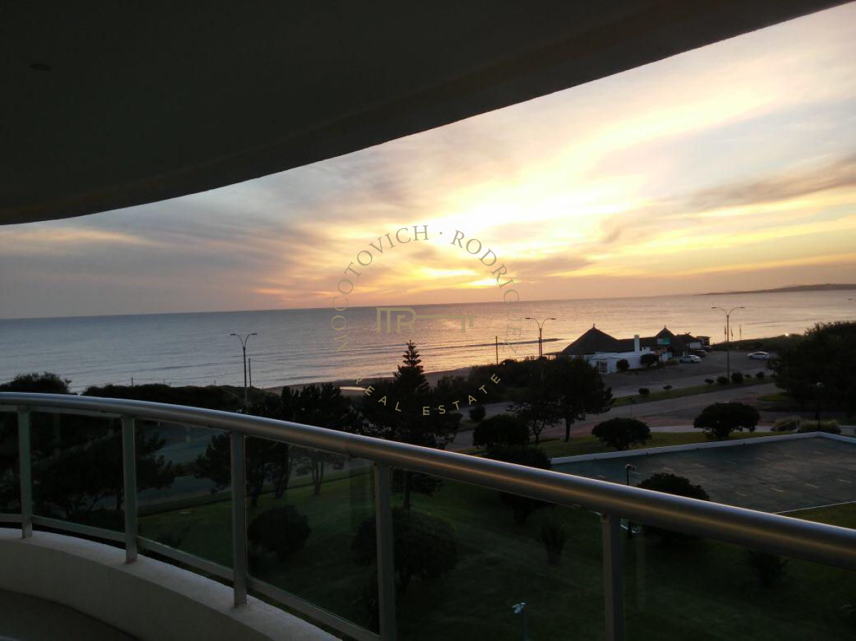 Apartamento ID.17 - Aquarela, 3 dormitorios en suite y dep. de servicio. Alquiler temporal.