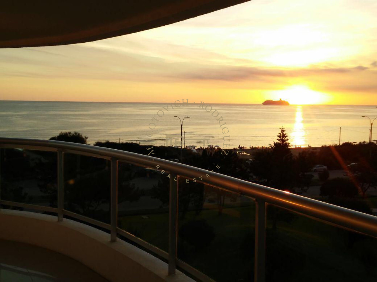 Apartamento ID.17 - Aquarela, 3 dormitorios en suite y dep. de servicio. Alquiler temporal.