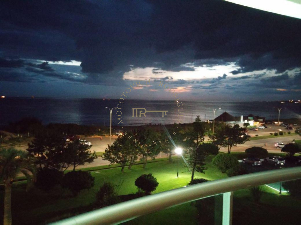 Apartamento ID.17 - Aquarela, 3 dormitorios en suite y dep. de servicio. Alquiler temporal.