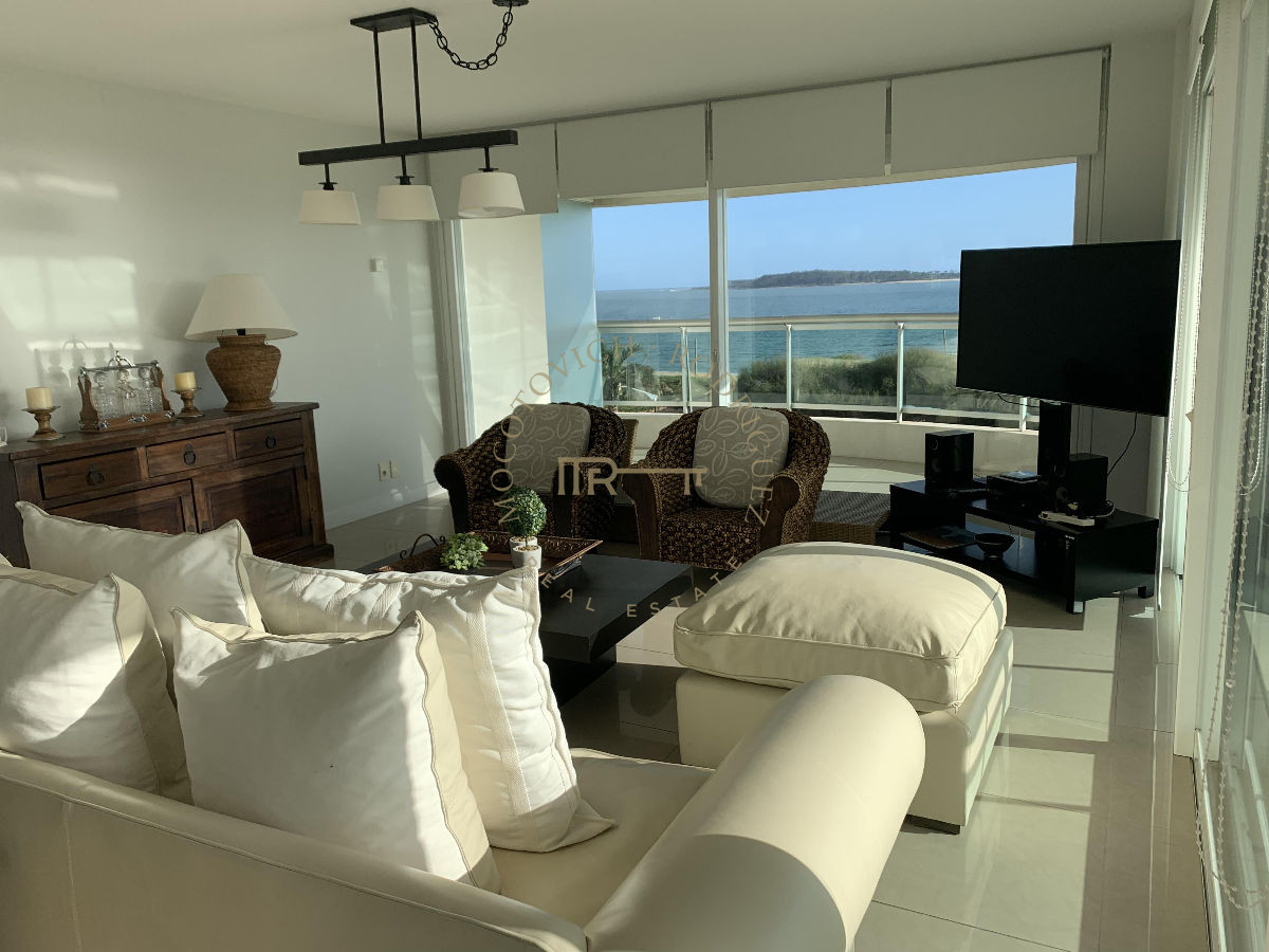 Apartamento ID.17 - Aquarela, 3 dormitorios en suite y dep. de servicio. Alquiler temporal.