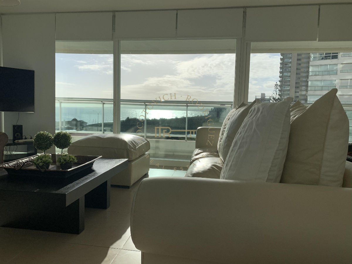 Apartamento ID.17 - Aquarela, 3 dormitorios en suite y dep. de servicio. Alquiler temporal.