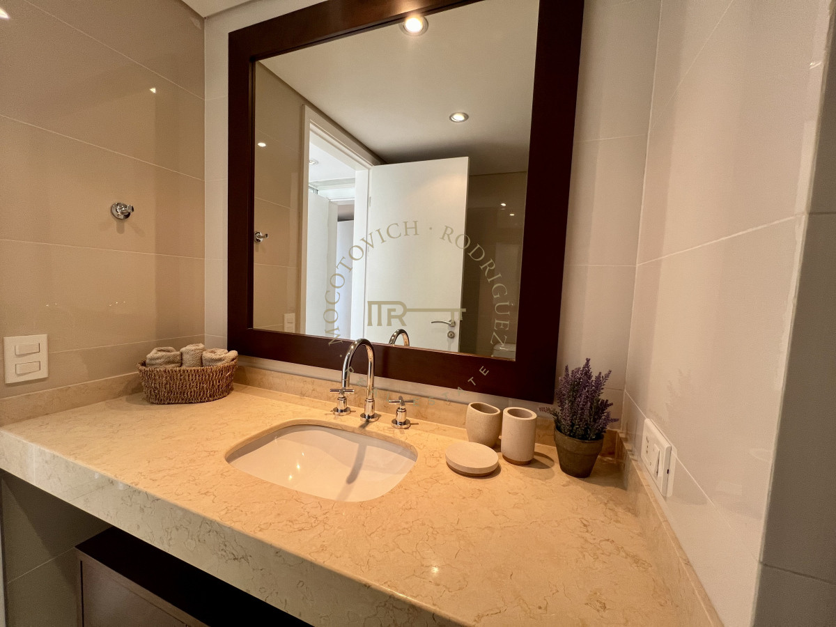Apartamento ID.17 - Aquarela, 3 dormitorios en suite y dep. de servicio. Alquiler temporal.