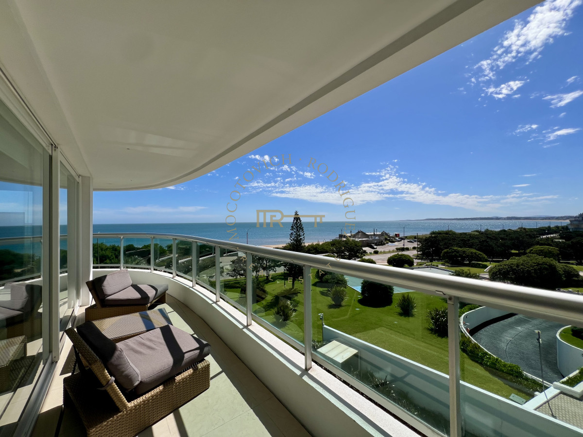 Apartamento ID.17 - Aquarela, 3 dormitorios en suite y dep. de servicio. Alquiler temporal.