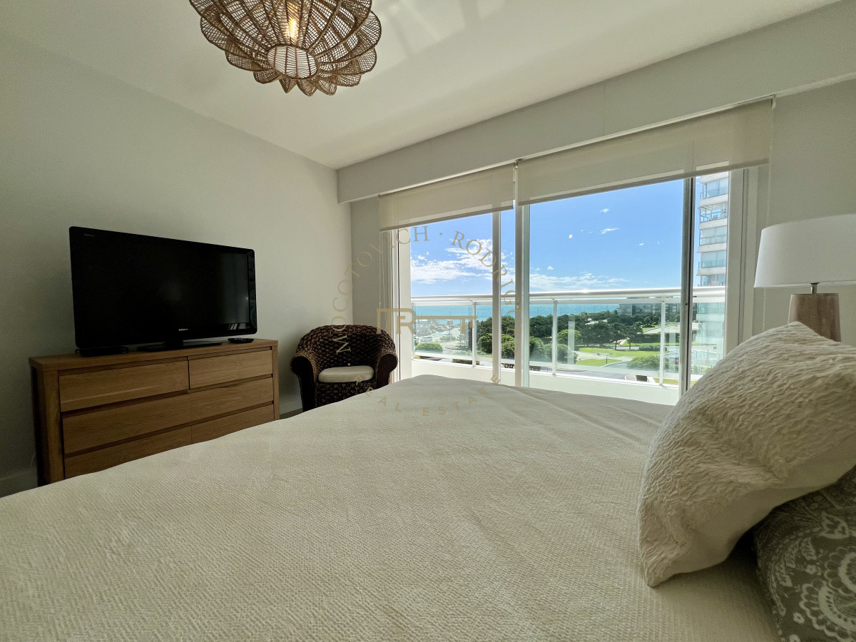 Apartamento ID.17 - Aquarela, 3 dormitorios en suite y dep. de servicio. Alquiler temporal.