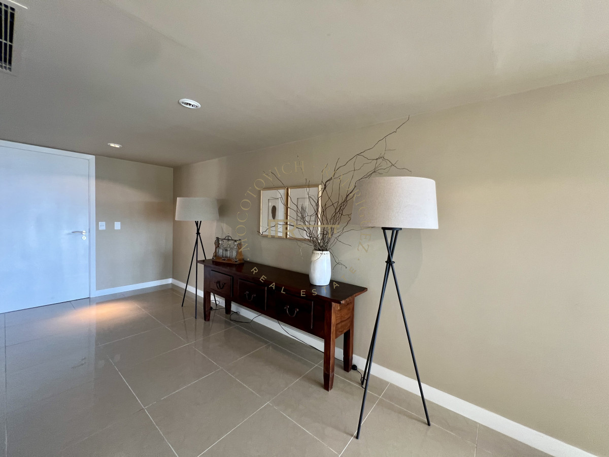Apartamento ID.17 - Aquarela, 3 dormitorios en suite y dep. de servicio. Alquiler temporal.