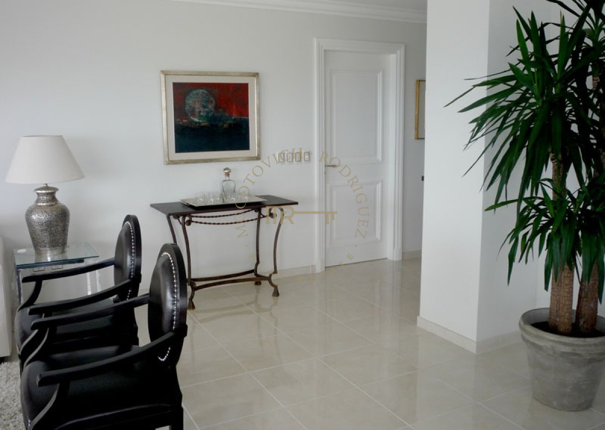 Apartamento ID.1077 - Esquinero en Le Jardin  al Puerto 3 dormitorios y dep. Vista al mar. 