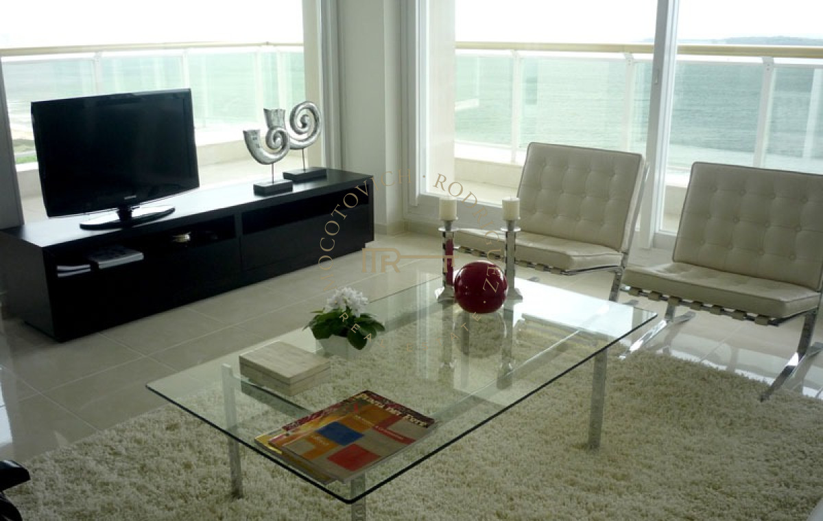 Apartamento ID.1077 - Esquinero en Le Jardin  al Puerto 3 dormitorios y dep. Vista al mar. 