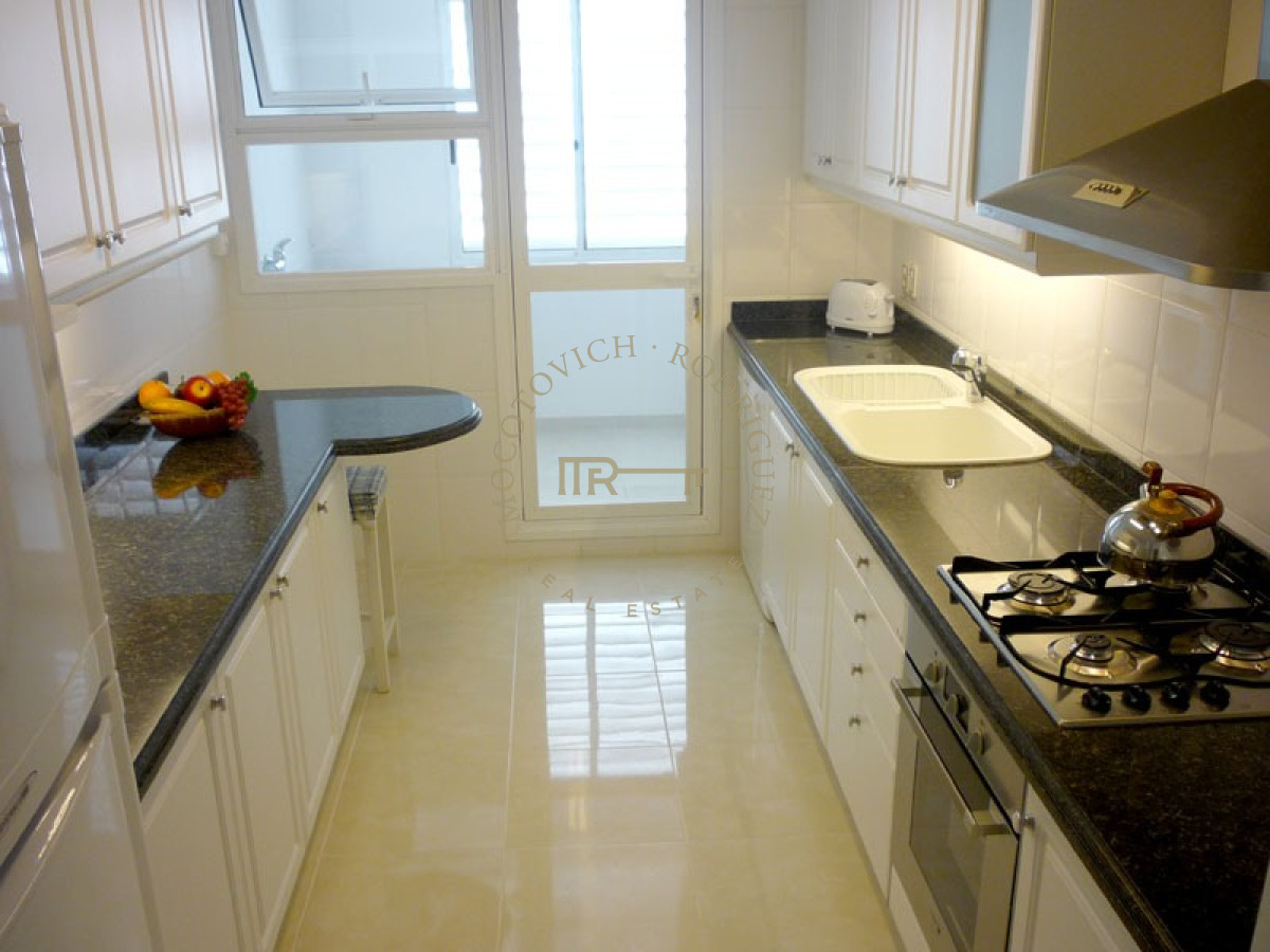 Apartamento ID.1077 - Esquinero en Le Jardin  al Puerto 3 dormitorios y dep. Vista al mar. 
