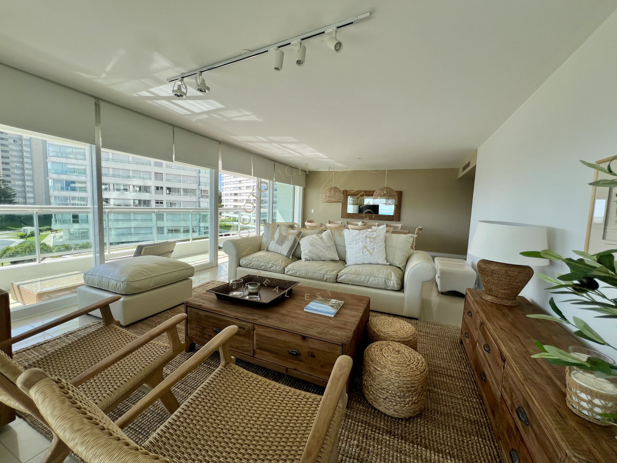 Apartamento ID.17 - Aquarela, 3 dormitorios en suite y dep. de servicio. Alquiler temporal.