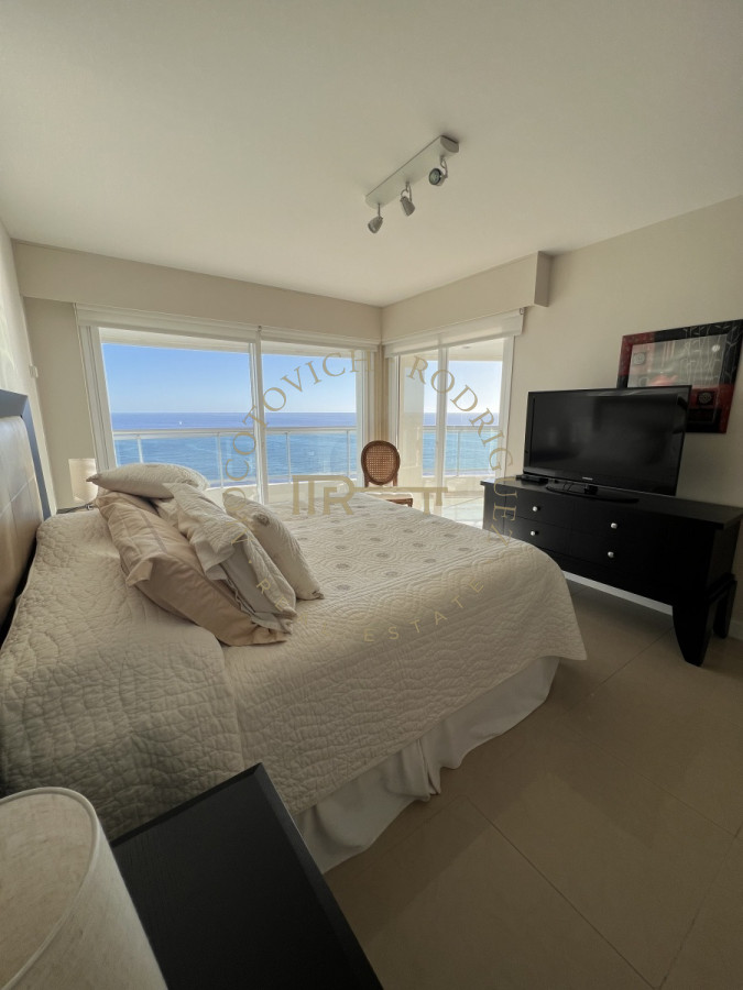 Apartamento ID.28 - Aquarela apartamento 2 dormitorios y dependencia. Alquiler Temporal. Piscina vista -Punta del Este